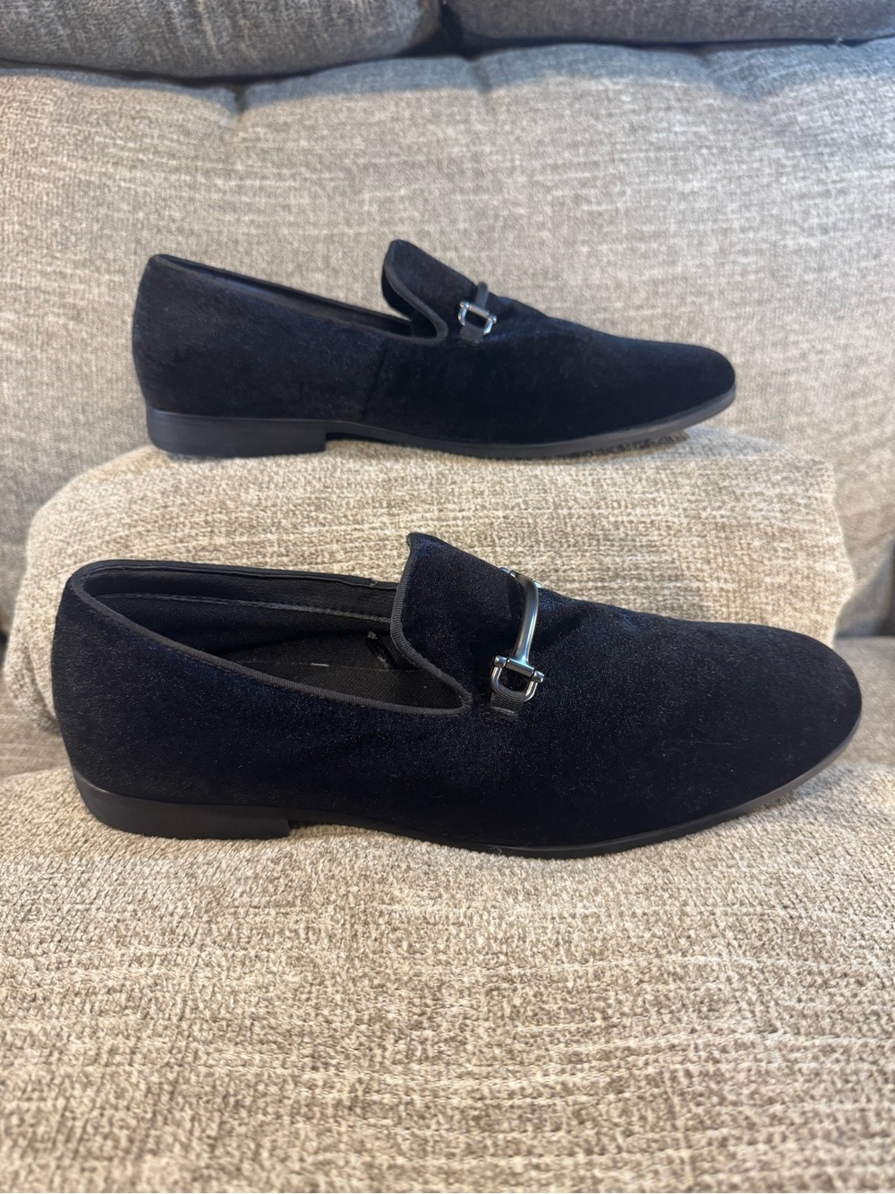 J. Ferrar Cannon Men’s black velvet loafers Silver buckle Size 11